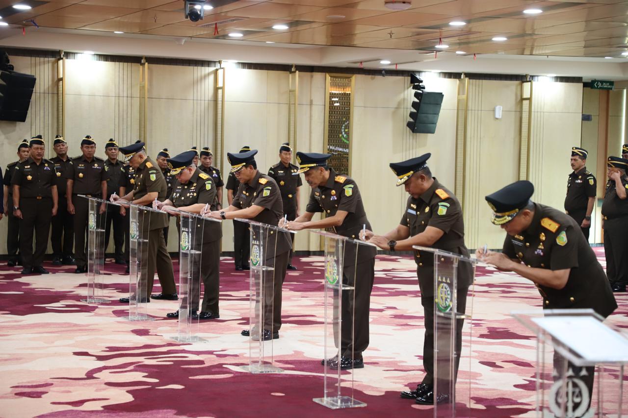 Jaksa di Garda Depan Hukum: Peran, Tantangan, dan Sorotan Terkini